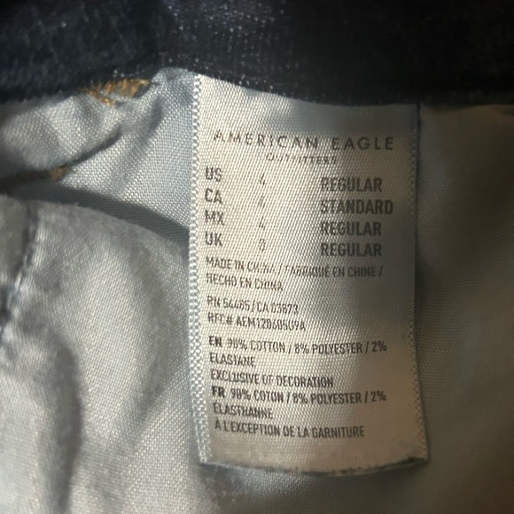 American Eagle Curvy Super High Rise Cut Off Shorts, size 4, smoke free home - Picture 5 of 5